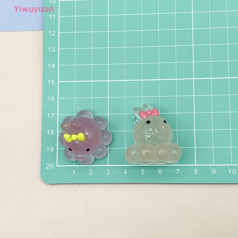 Bộ 2 Tượng Bạch Tuộc Mini Bằng Nhựa Phát Quang Trang Trí Bảng Điều Khiển Xe Hơi