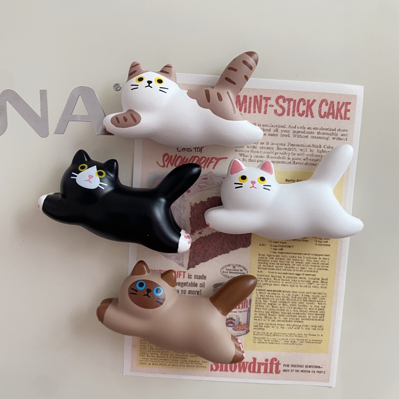 Set 4 Móc Nam Châm Ba Chiều Dán Tủ Lạnh Hình Mèo Chạy Bộ Dễ Thương
