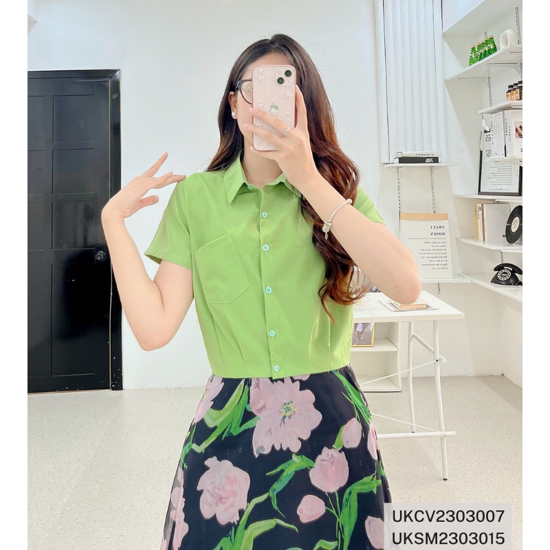Áo Sơ Mi Cổ Đức Croptop UK Fashion Túi Ngực Thiết Kế Lệch Trẻ Trung Năng Động Chất Vải Thoáng Mát Mềm Mịn UKSM2303015