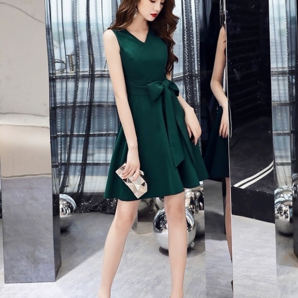 Đầm Ngắn Không Tay Màu Xanh Lá Đậm Phong Cách Hepburn Cao Cấp Kích Thước Lớn Mới Dành Cho Bạn Nữ