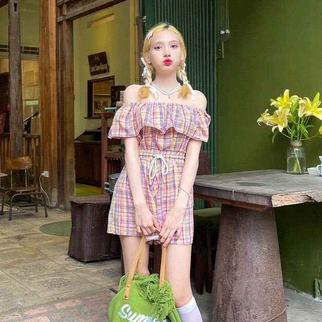 ☘️JUMSUIT bèo trễ vai kẻ hồng | BigBuy360 - bigbuy360.vn