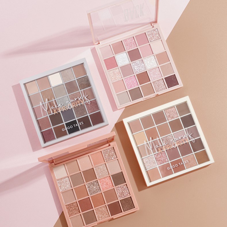 Bảng phấn mắt 25 ô màu GOGO TALES Crystal Color Charming Eyes tone màu đặc sắc dễ sử dụng, phấn lì mịn có nhũ lâu trôi