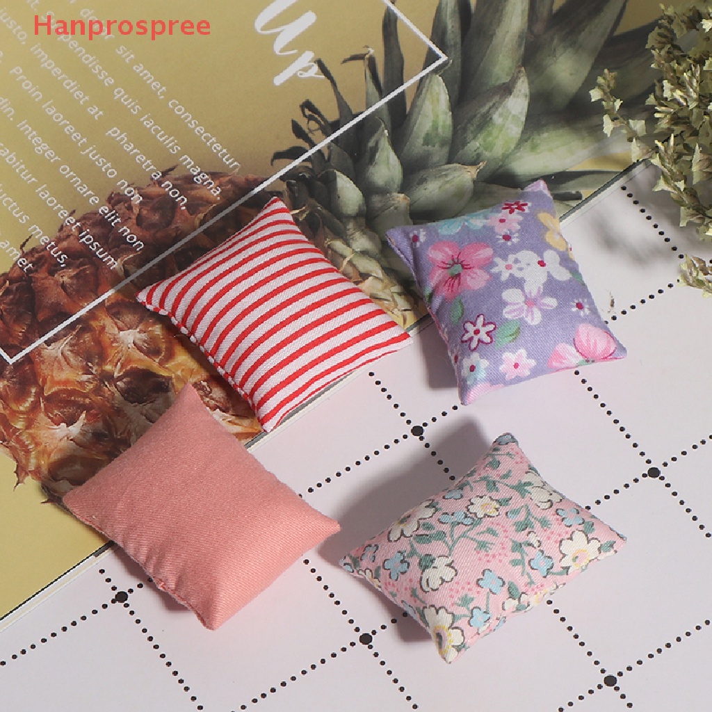 Set 2 Gối Mini Tỉ Lệ 1 / 12 Trang Trí Nhà Búp Bê