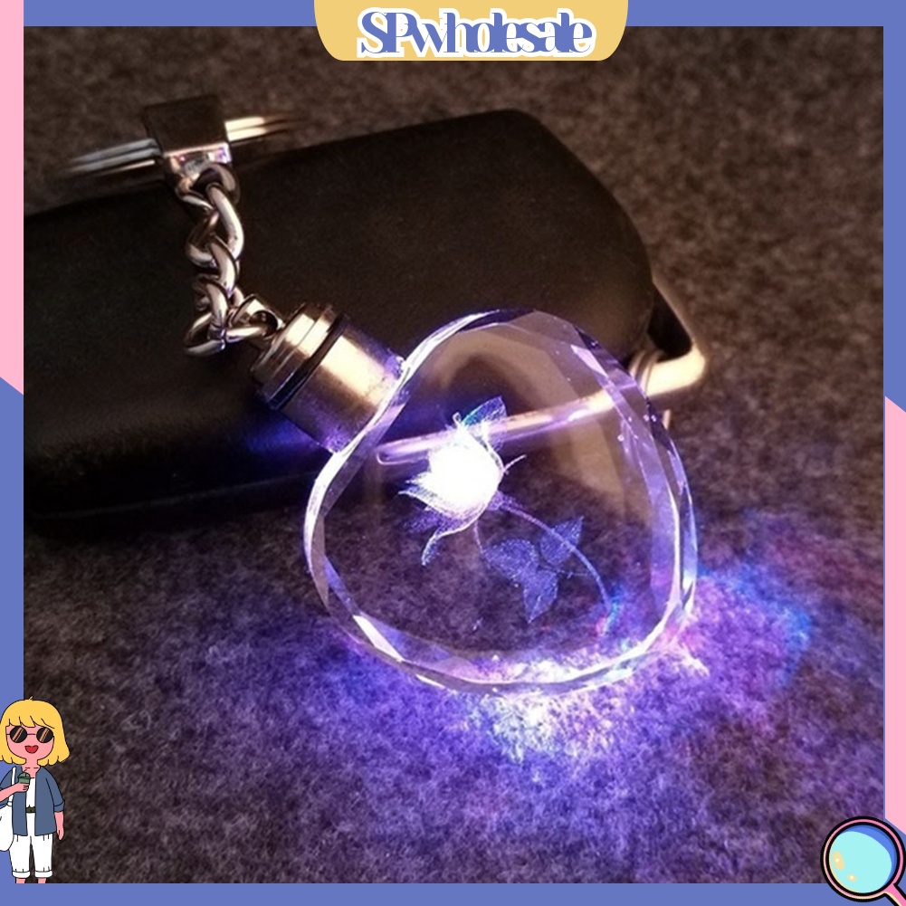 &lt;SPwholesale&gt; Móc Khóa Pha Lê Giả Họa Tiết Hoa / Trái Tim Có Đèn LED Thời Trang Cho Nam Và Nữ