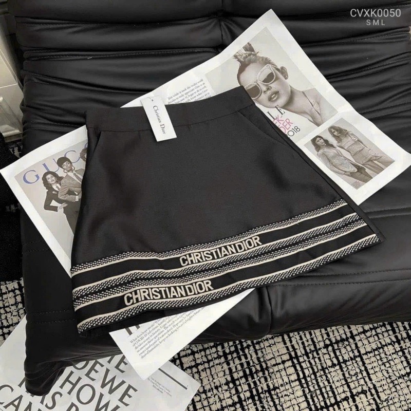 Chân váy nữ chất umi dày viền gấu thương hiệu sang chảnh siêu hot hè 2023