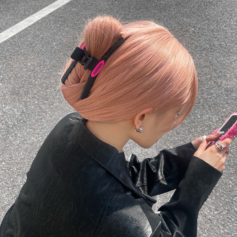 Kẹp Tóc Hình Vuông Bằng Acrylic Màu Đen Nhám In Chữ Phong Cách Hàn Quốc Thời Trang Cao Cấp Cho Nữ