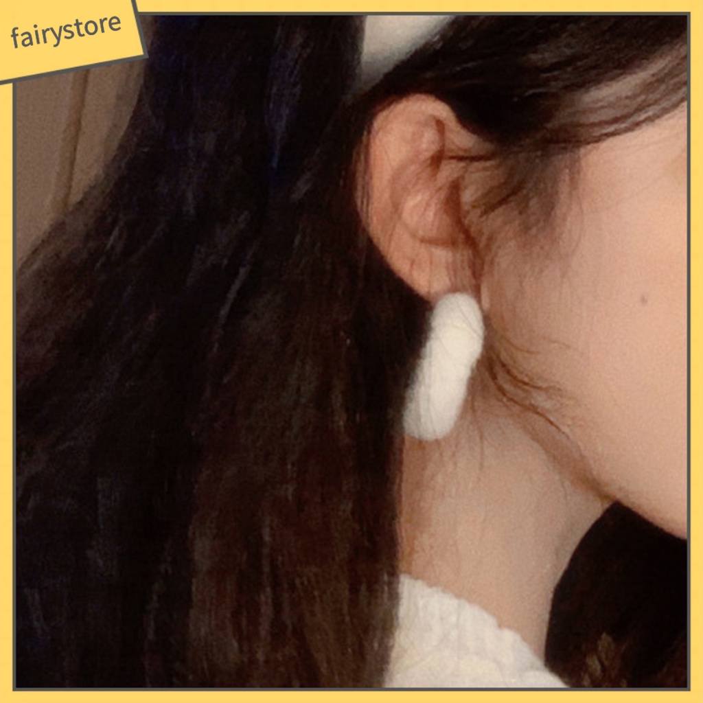 1 Đôi Bông Tai Hình Tròn Lớn Bằng Lông Nhung Thời Trang Thu Đông Cho Nữ