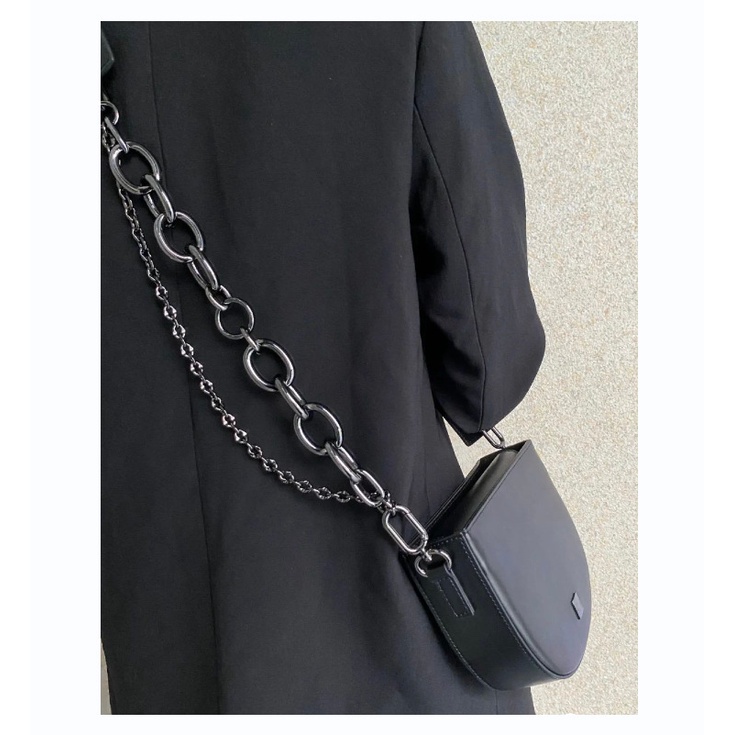 Túi Đeo Vai Một Bên Vai Phối Dây Xích Thiết Kế Đơn Giản Cá Tính Dễ Phối Đồ Cho Nữ