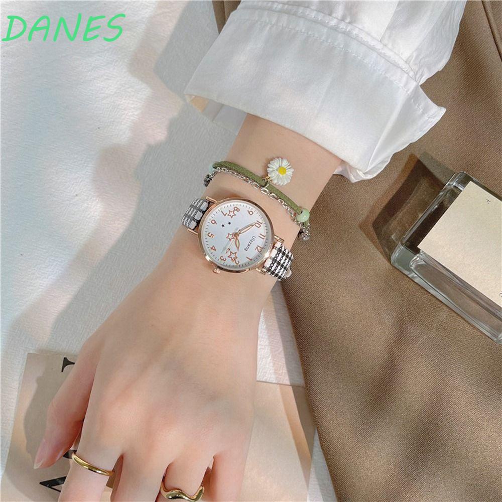 Đồng Hồ Đeo Tay Daes Họa Tiết Kẻ Ô Dạ Quang Dây Da PU Cổ Điển Dành Cho Bạn Nữ