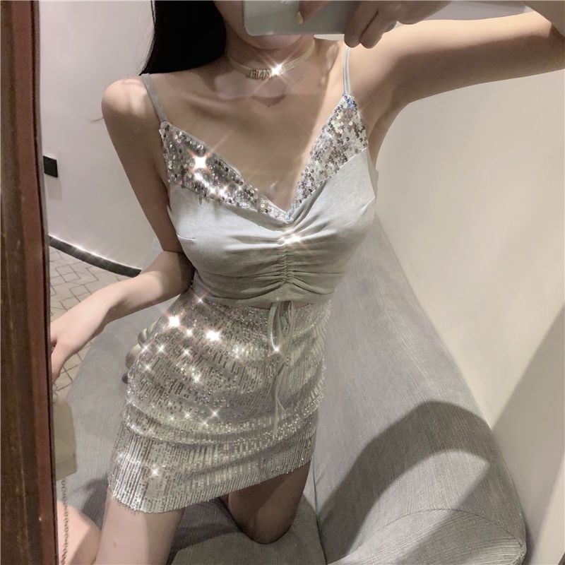 Áo Hai Dây Cổ Chữ V Eo Cao Ôm Dáng Phối Dây Rút Đính Kim Sa Lấp Lánh Phong Cách Mùa Hè Mới