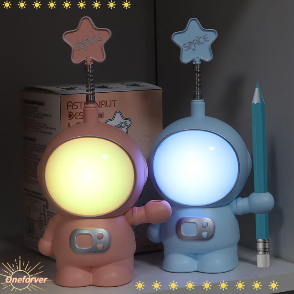 Đèn Ngủ Bảo Vệ Mắt Hình Phi Hành Gia Kèm Giá Đỡ Bút Có Thể Điều Chỉnh Độ Sáng Tạo Cho Học Sinh