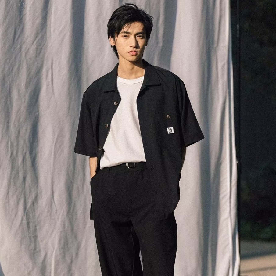 Áo Sơ Mi Nam Cơ Bản Màu Sắc Đơn Giản Phong Cách Hàn Quốc, Cảm Giác Nhẹ Nhàng Tay Ngắn Rộng Rãi Thời Trang Mới Cho Cả Nam Và Nữ