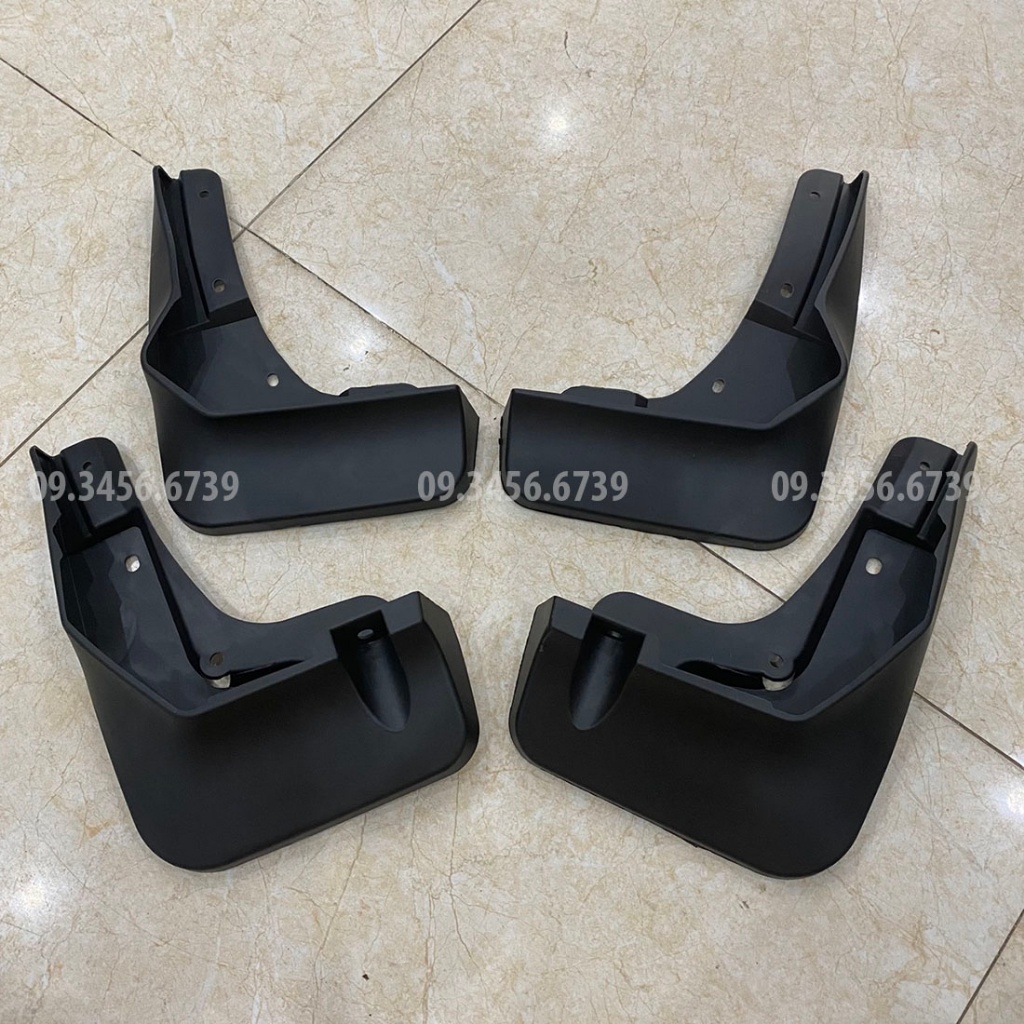 Bộ 4 chắn bùn xe MG 5 chất liệu nhựa dẻo, hạn chế bùn đất bắn lên thân xe, dễ dàng lắp đặt