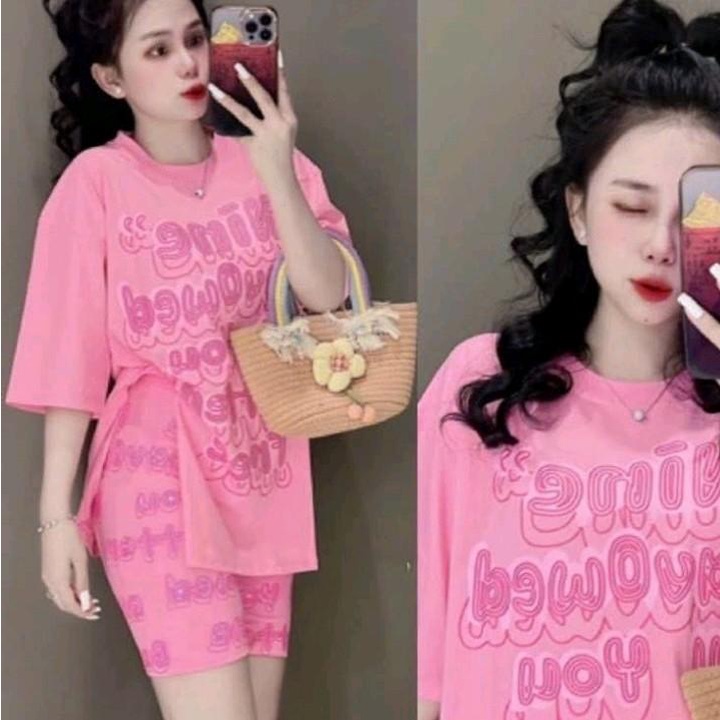 N67.1609 Set bộ ngố in full chữ hồng. Áo form rộng cổ tròn, tay lở xẻ tà. Chất thun cotton có độ co giãn nhẹ 40-54kg
