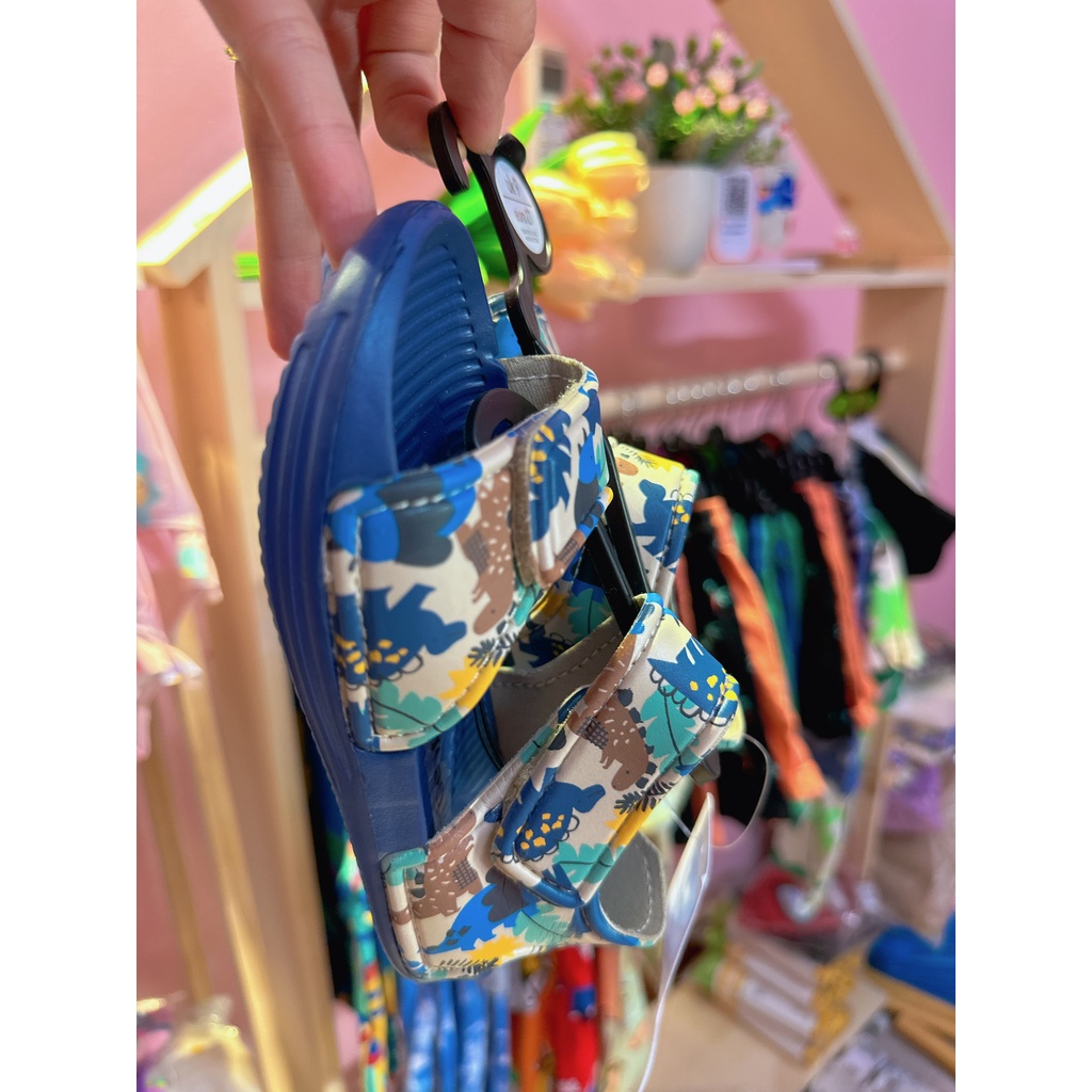 Dép Sandal khủng long bé trai Geo Uk - săn sale