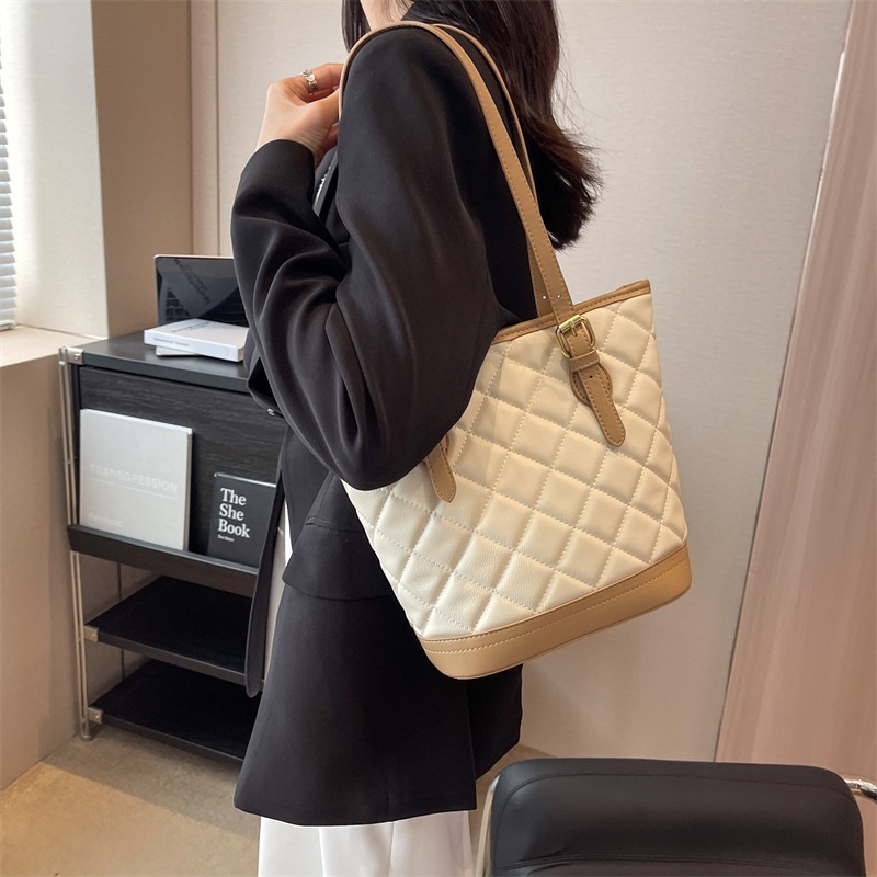 Túi Xách Đeo Vai Sức Chứa Lớn Thêu Họa Tiết Kim Cương Thời Trang Xuân Hè Cho Nữ