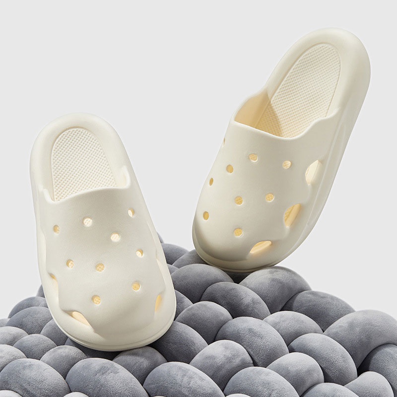195.Dép EVA Đục Lỗ Đi Trong Nhà Đế Dày Chống Trượt Họa Tiết Hoạt Hình Cho Nữ