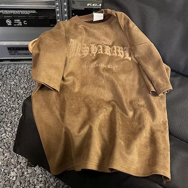 【luckin men's】bigsize t shirt nam，áo nam，áo thun form rộng，áo phông nam，Áo Thun Tay Ngắn Dáng Rộng Chất Liệu Da Lộn Phối Nhung Thời Trang Cho Nam Và Nữ，áo phông nam，áo sơ mi，đen，kaki，đồ bộ nam，thời trang nam，