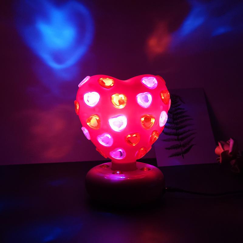 Đèn LED Pha Lê USB Xoay Được Hình Trái Tim Trang Trí Không Gian Gia Đình