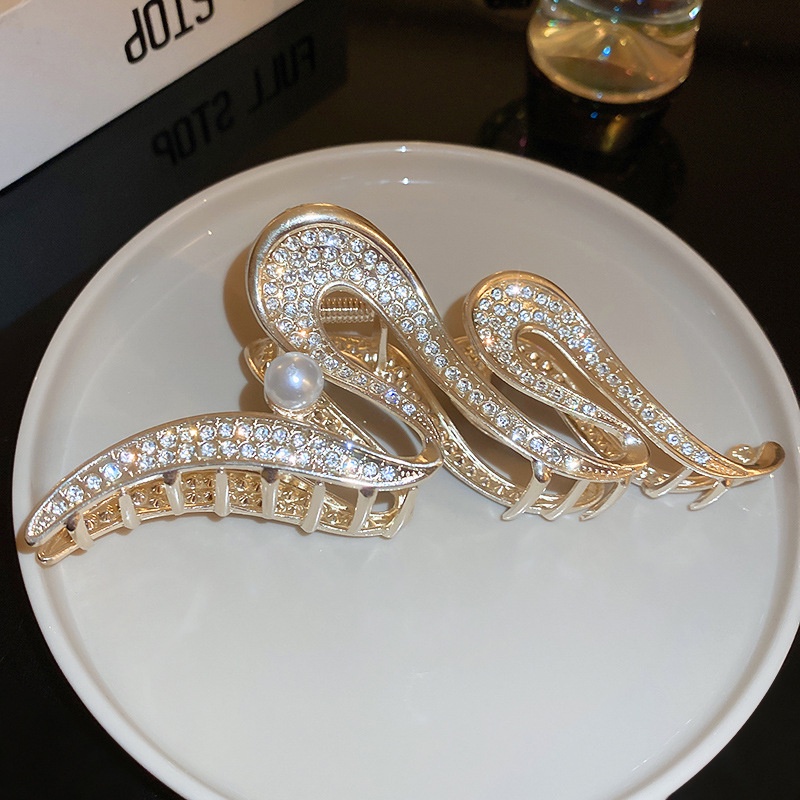 Kẹp Tóc Hình Cá Mập Đính Ngọc Trai Thời Trang 2023