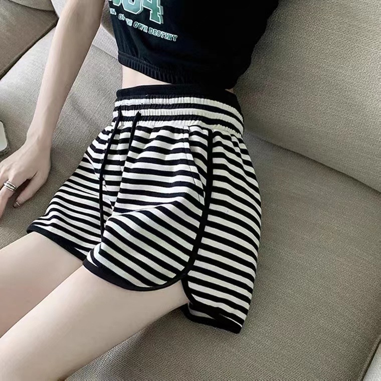 Quần Short Lưng Thun Mỏng Ống Rộng Kẻ Sọc Trắng Đen Phong Cách Hàn Quốc Thời Trang Mùa Hè Mới 2023