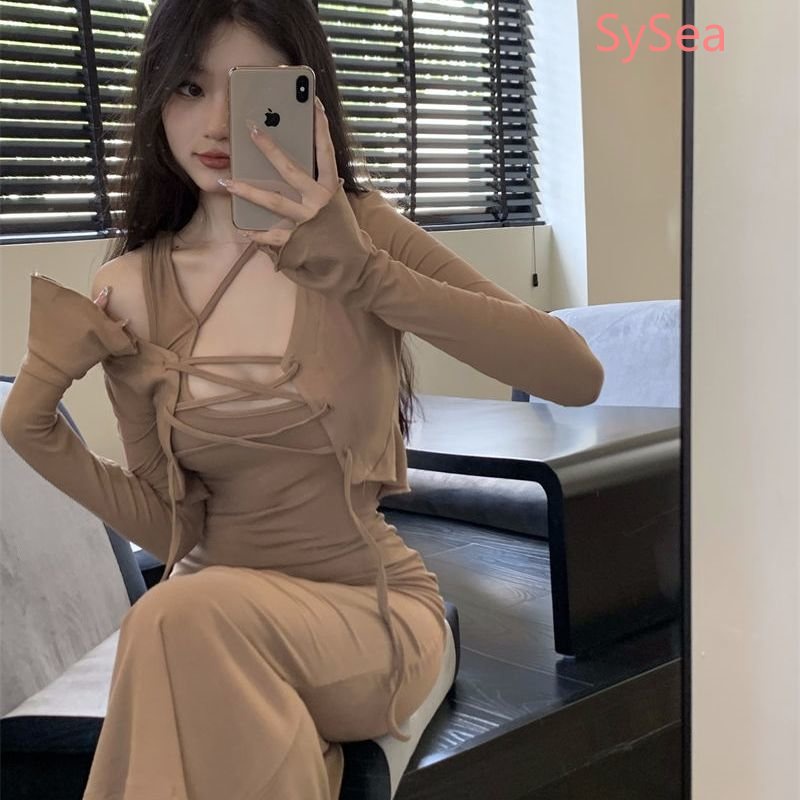 Bộ Đầm Thiết Kế Nhẹ Nhàng Quyến Rũ Cho Nữ