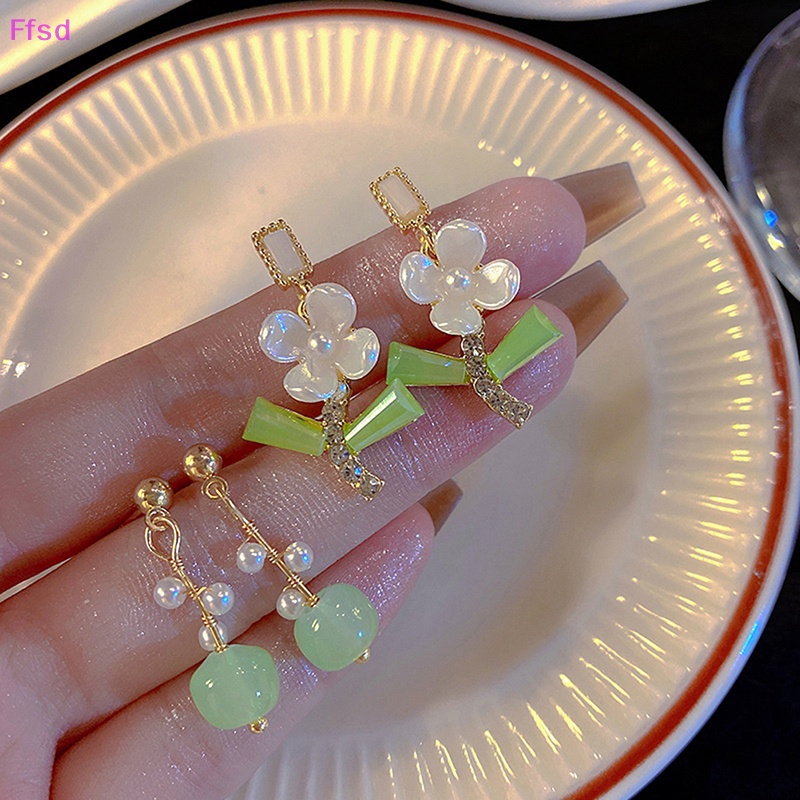 {Ffsd} 1 Đôi Bông Tai Dây Quấn Hoa Ngọc Trai Màu Xanh Lá Cây Thời Trang Đơn Giản Cá Tính Dành Cho Nữ * Bán Chạy