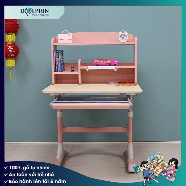Bàn học chống gù thương hiệu Dolphin, giúp trẻ thoải mái trong học tập hằng ngày.