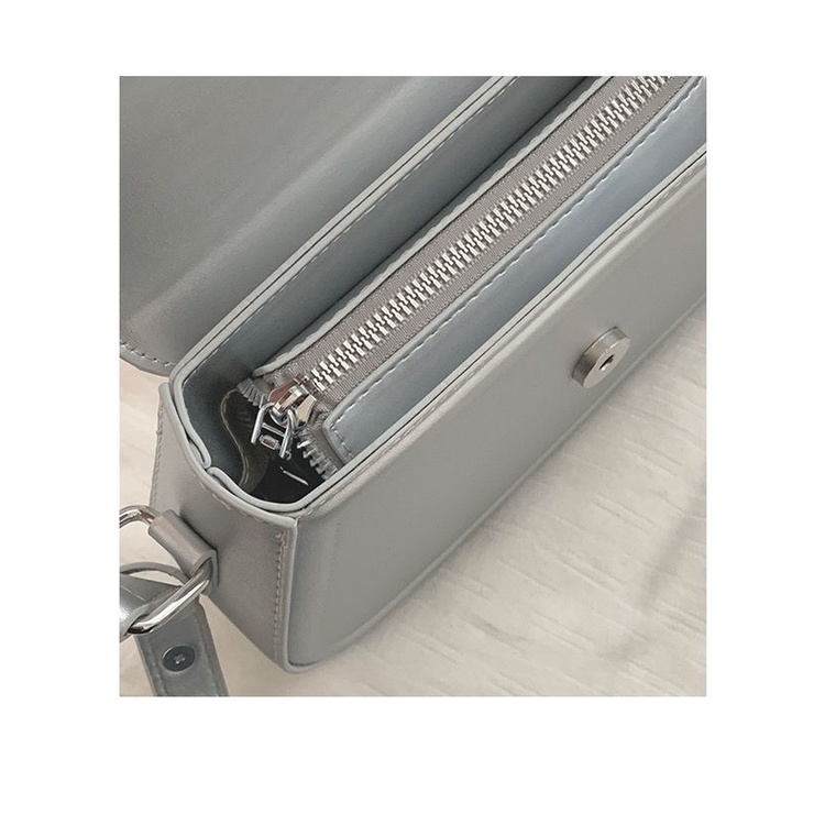 Túi Xách Đeo Vai Hình Vuông Nhỏ Màu Bạc Thời Trang Cho Nữ