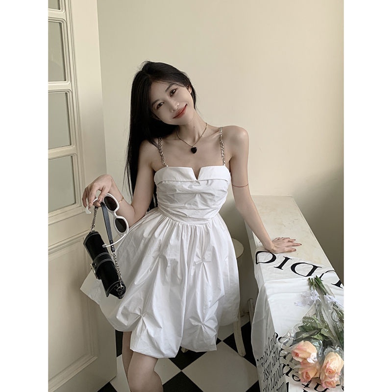 Đầm Trắng Mùa Hè Hong Kong 2022 Hai Dây Xếp Ly Hở Vai Eo Hẹp Hình Trái Tim Phong Cách Mới Cho Nữ
