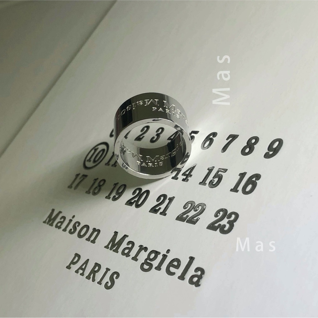 Nhẫn Thép Titan Bản Rộng Họa Tiết Chữ MMM Độc Đáo Cho Nam Và Nữ