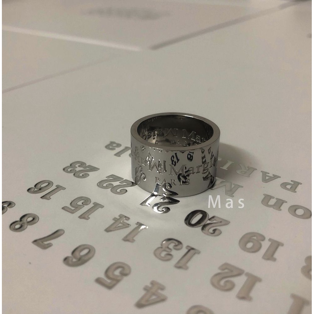 Nhẫn Thép Titan Bản Rộng Họa Tiết Chữ MMM Độc Đáo Cho Nam Và Nữ