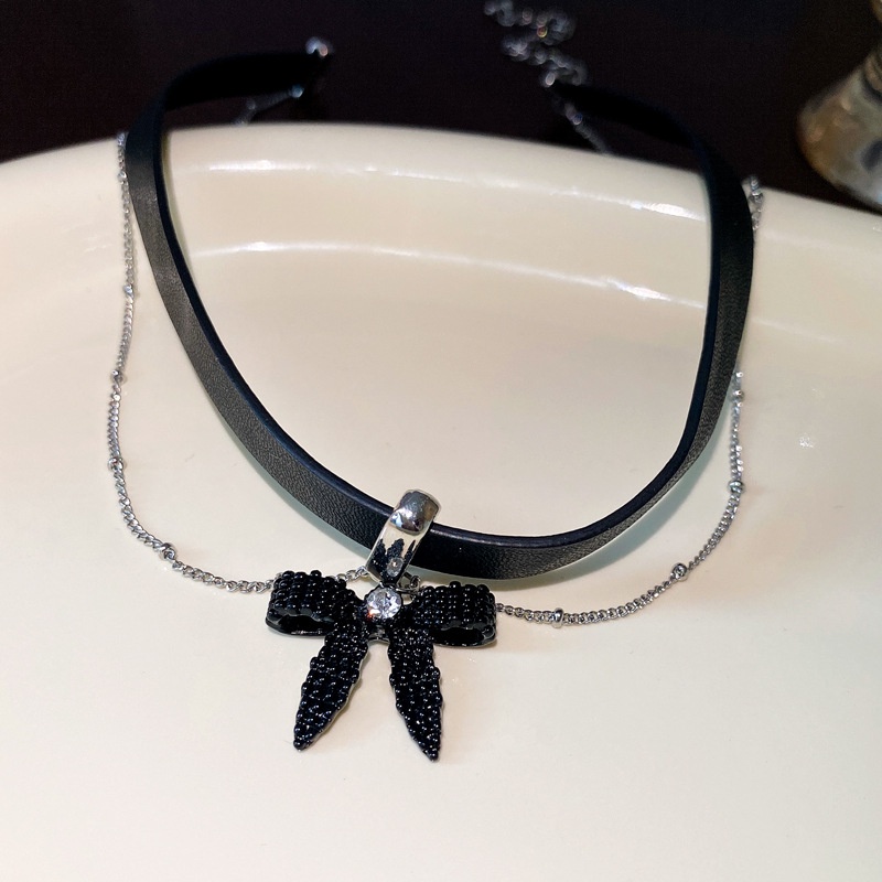 Vòng Cổ Dây Da Tua Rua Thắt Nơ Đính Kim Cương Giả Thời Trang