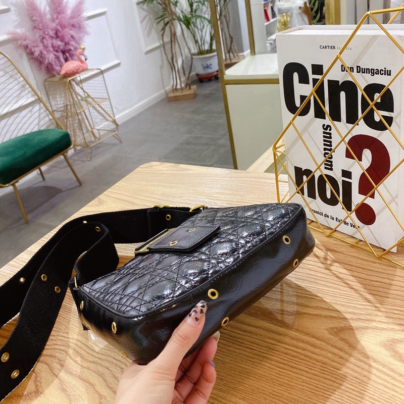 Túi Xách Dior 4017 Màu Trơn Phối Dây Xích Thời Trang Sang Trọng Cho Nữ