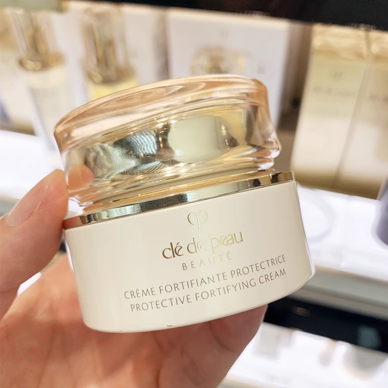 Kem Dưỡng Da Ban Ngày Và Ban Đêm CPB Skin 50ML