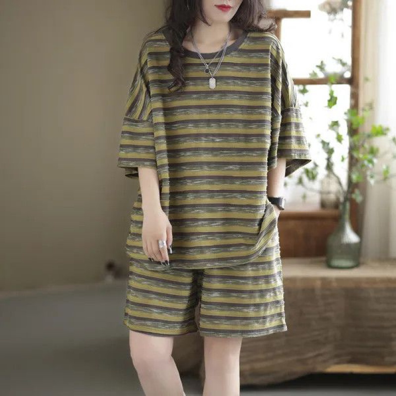 Set Áo Thun Ngắn Tay Sọc Ngang Và Quần Short Ống Rộng Thời Trang Dành Cho Nữ