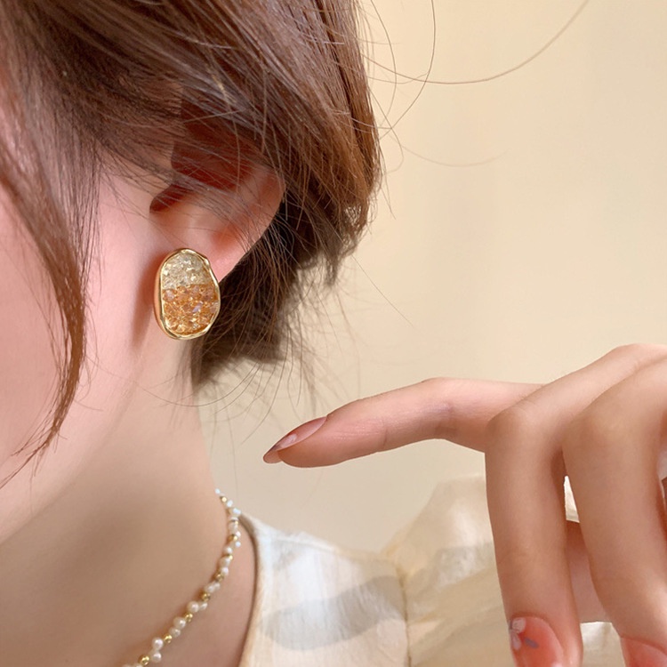 Bông Tai Kim Loại Màu Sắc Tương Phản Phong Cách Retro Dành Cho Nữ