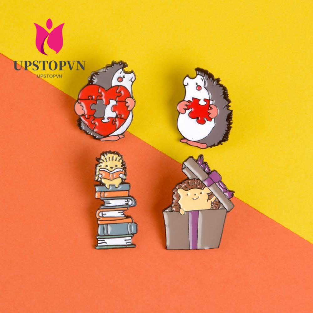 Ghim Cài Áo Hình Trái Tim / Sách Ngộ Nghĩnh