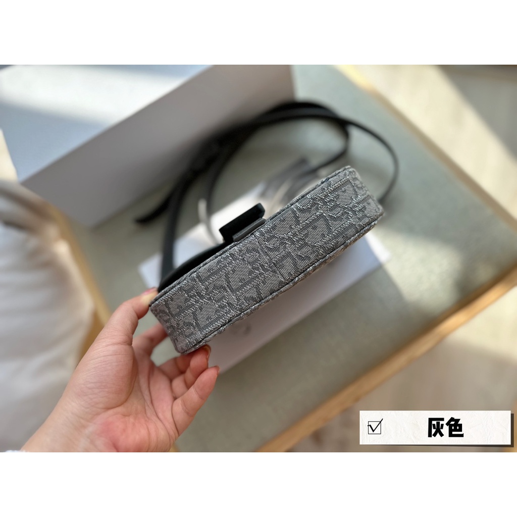 Túi Đeo Chéo Hình Yên Ngựa Mới Cho Nam