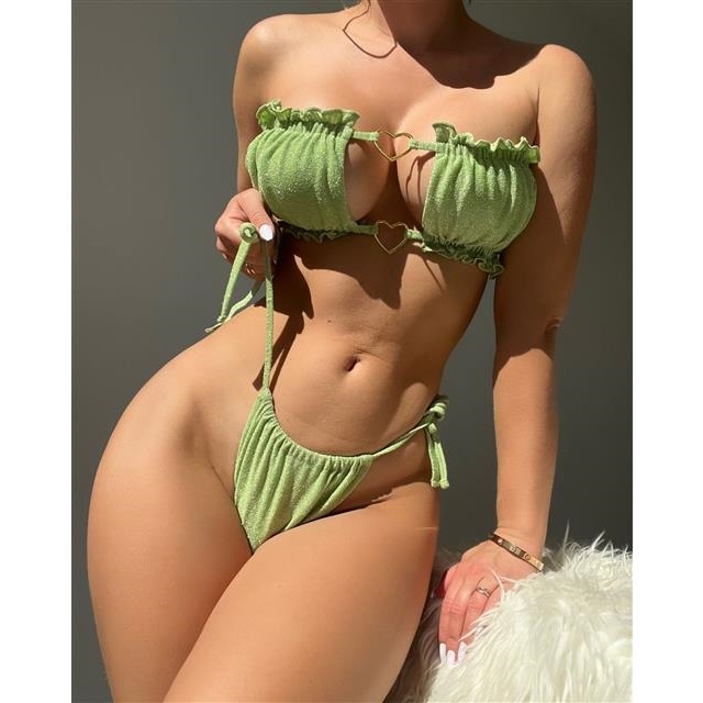 Bộ Bikini Hai Mảnh Màu Xanh Lá Cây Khoét Trái Tim Cúp Ngực Kim Loại Rỗng Cho Nữ