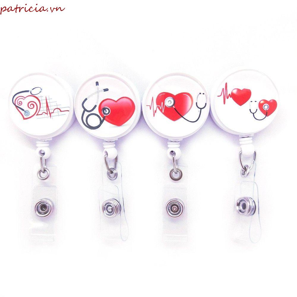 Giá Đỡ Huy Hiệu Có Dây Rút Thu Gọn Họa Tiết Trái Tim Dễ Thương