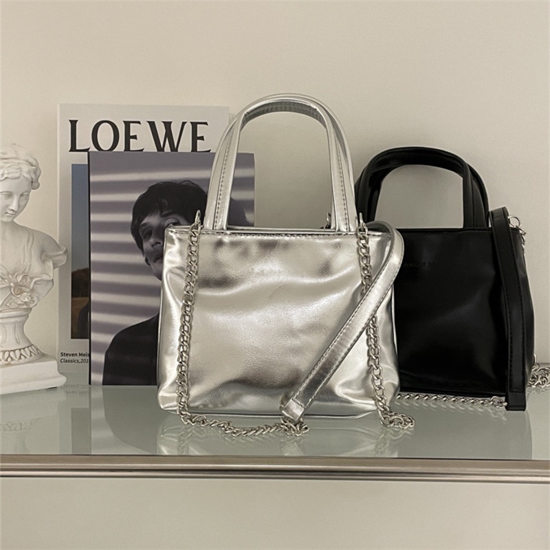 Túi Xách Đeo Vai Phối Dây Xích Màu Bạc Phong Cách Thời Trang Hàn Quốc