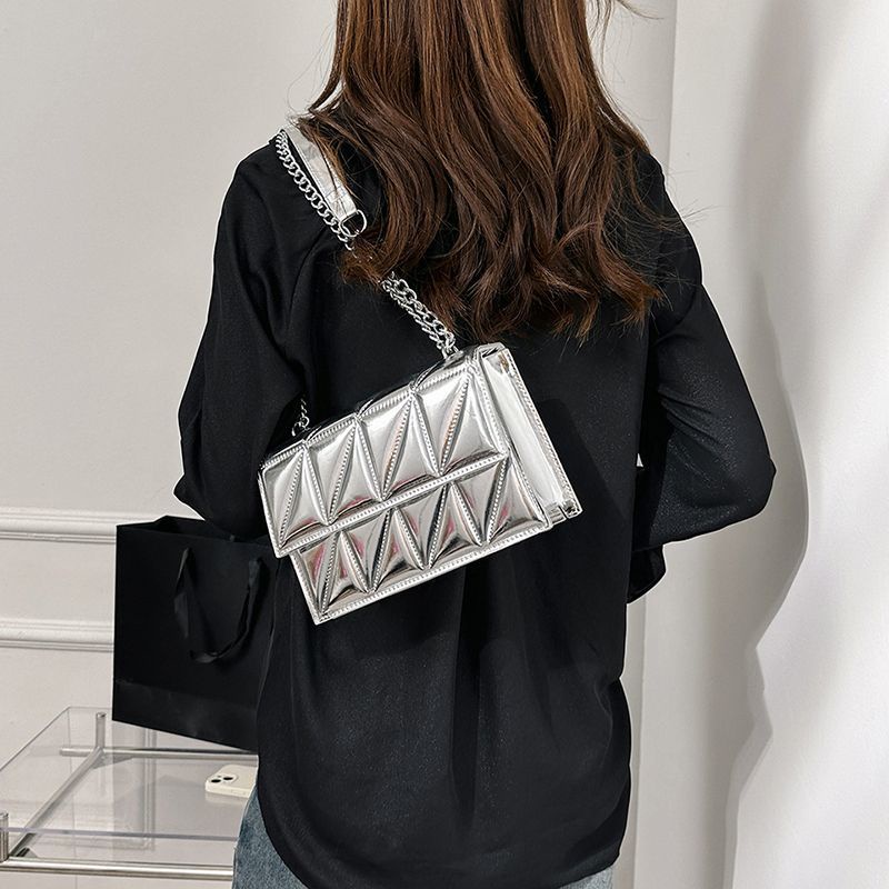 Túi Đeo Chéo Hình Vuông Nhỏ Họa Tiết Kẻ Sọc Phối Dây Xích Thời Trang Mới 2023 Cho Nữ