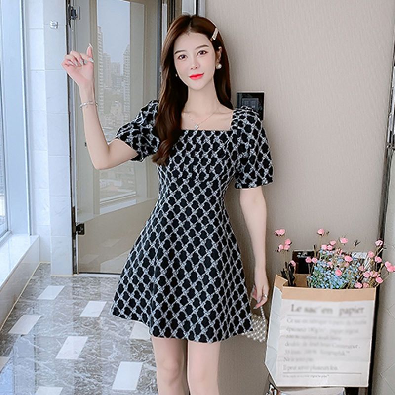 Đầm Đen Cổ Vuông Tay Ngắn Phồng Ôm Dáng Thêu Họa Tiết Kiểu Pháp Thời Trang Mùa Hè 2023 Cho Nữ