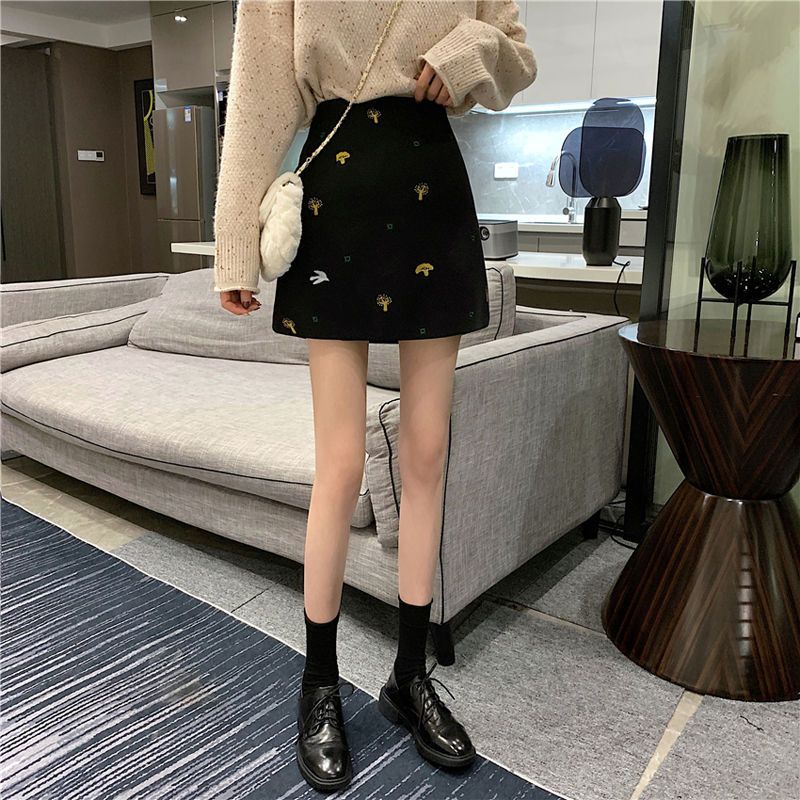 2023 New High Waist Slim Black Half body Embroidered Wrapped Hip Skirt Short Skirt
