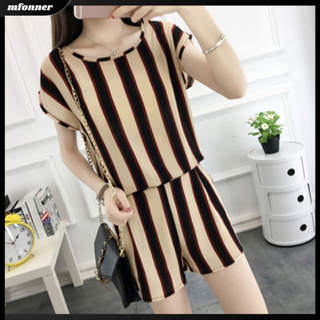 Set Áo Thun Ngắn Tay Cổ Tròn Và Quần Short Kẻ Sọc Thời Trang Cho Nữ