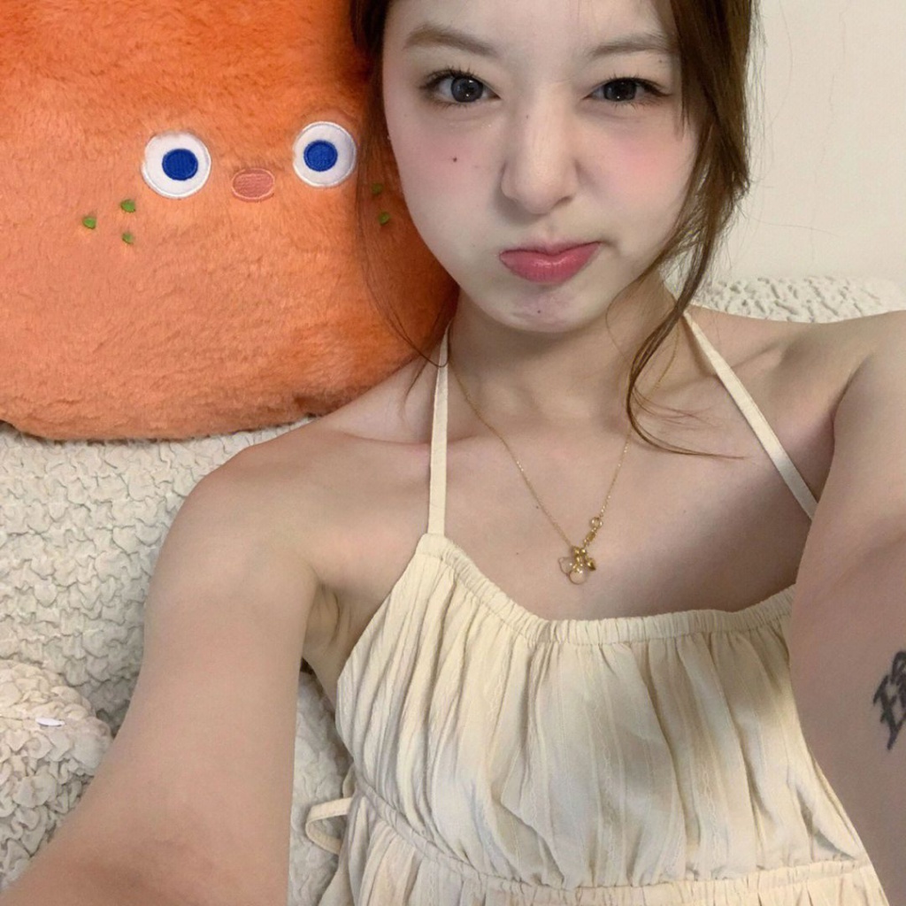 Đồ ngủ Hai Dây Dáng Ngắn Phong Cách Pháp Thời Trang Mùa Hè Hàng Mới Dành Cho Bạn Nữ