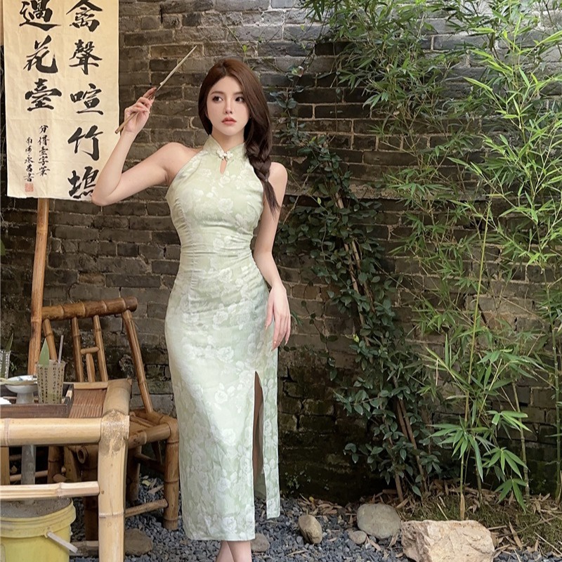 Đầm Sườn Xám Cổ Yếm Xẻ Tà Ôm Eo Thời Trang Mùa Hè Phong Cách Trung Hoa Mới 2023