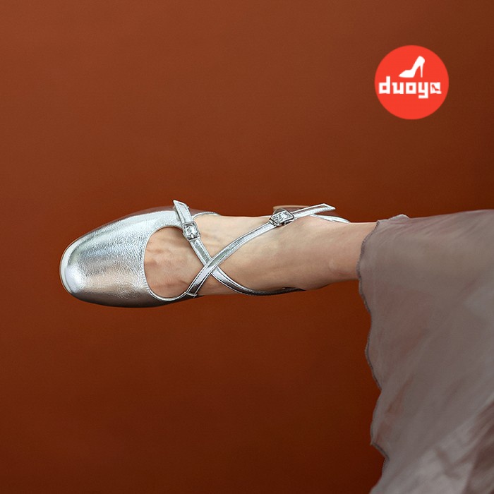 Duoya Tóc Thẳng ~ [Hàng Có Sẵn] Giày Sandal Bít Mũi Gót Vừa Quai Chéo Mary Jane Màu Bạc Mùa Hè Cho Nữ Miễn Phí Vận Chuyển