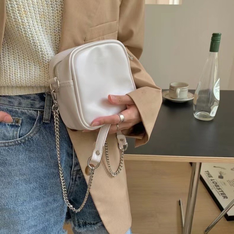 Túi Đeo Chéo Dáng Vuông Nhỏ Phối Dây Xích Thời Trang Cao Cấp Trẻ Trung